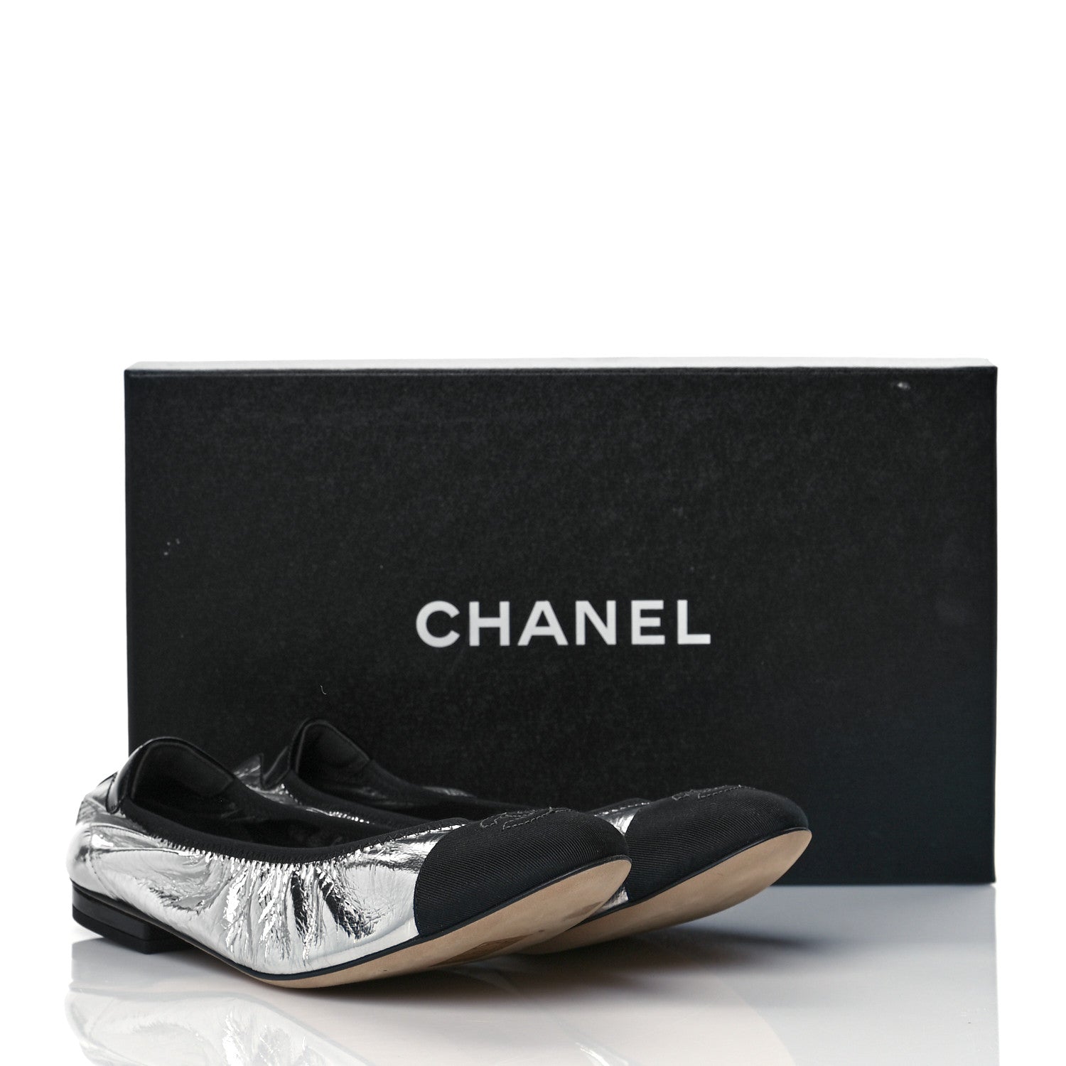 Chanel Metallic Laminated Goatskin Patent Grosgrain CC Elastic Cap Toe Ballerina Flats 35.5 Silver Black 9 of 9