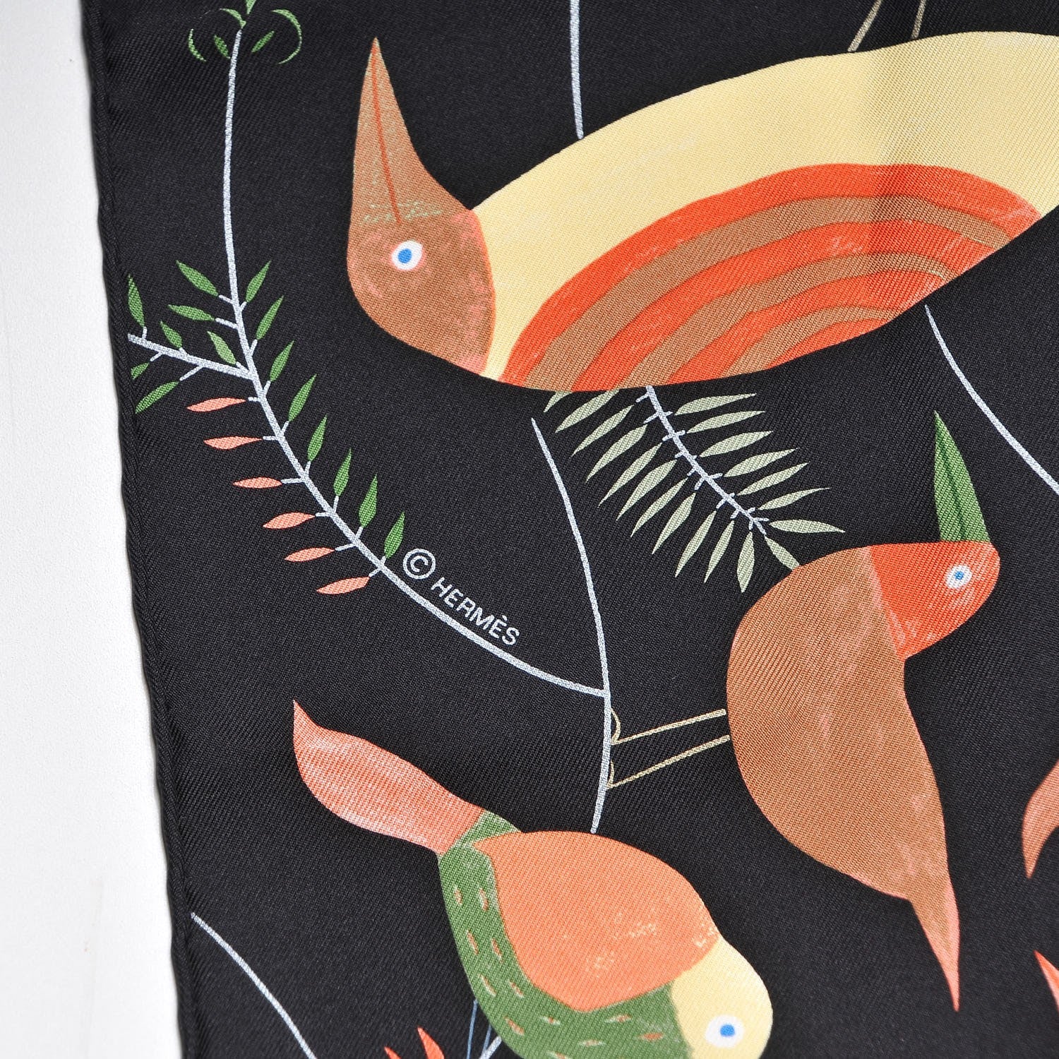 Hermes Silk Le Bal Des Oiseaux Scarf 90 Noir Vert Corail 4 of 4