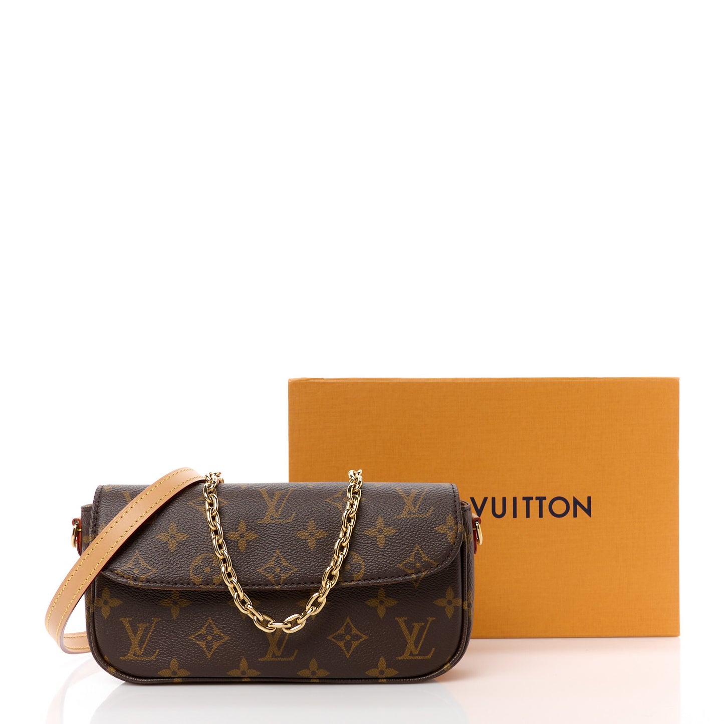 Monogram Ivy Wallet On Chain