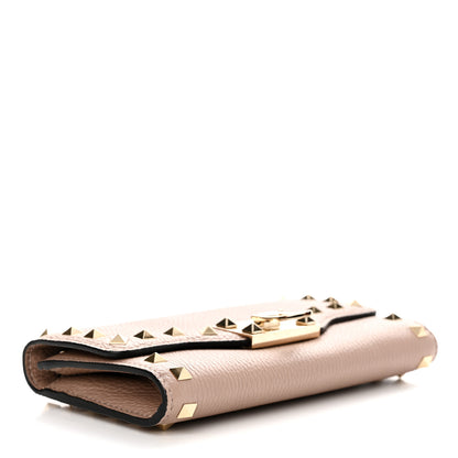 Valentino Garavani Pebbled Calfskin Rockstud Flip Lock Wallet On Chain Poudre 4 of 10