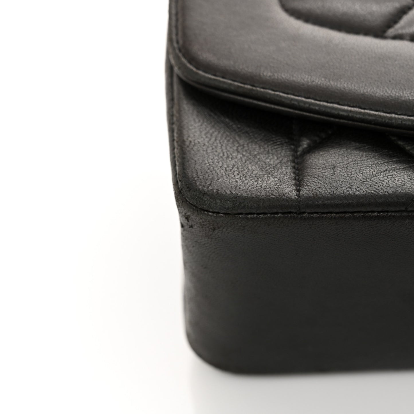 Lambskin Medium Single Flap Black