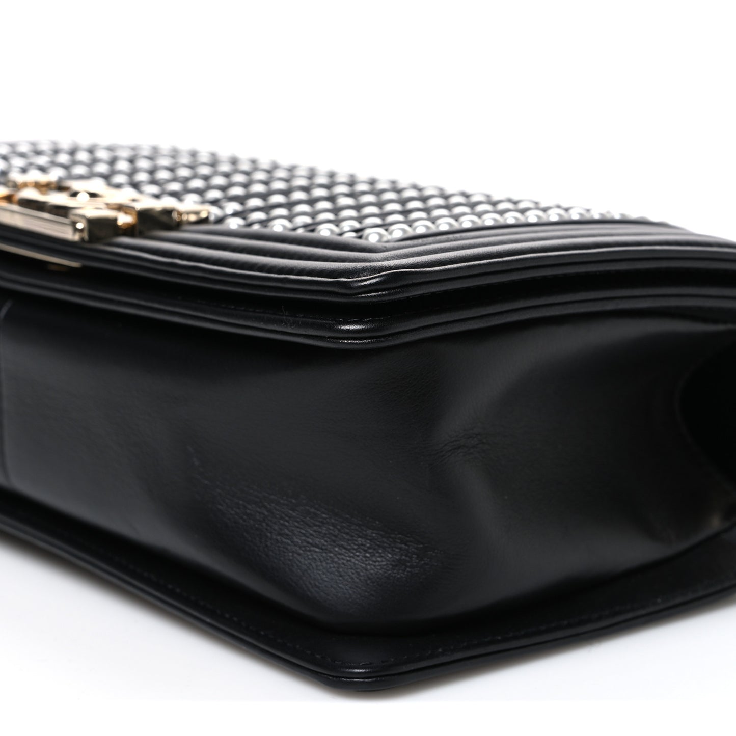 Calfskin Pearl Medium Chanel Pearls Boy Flap Black