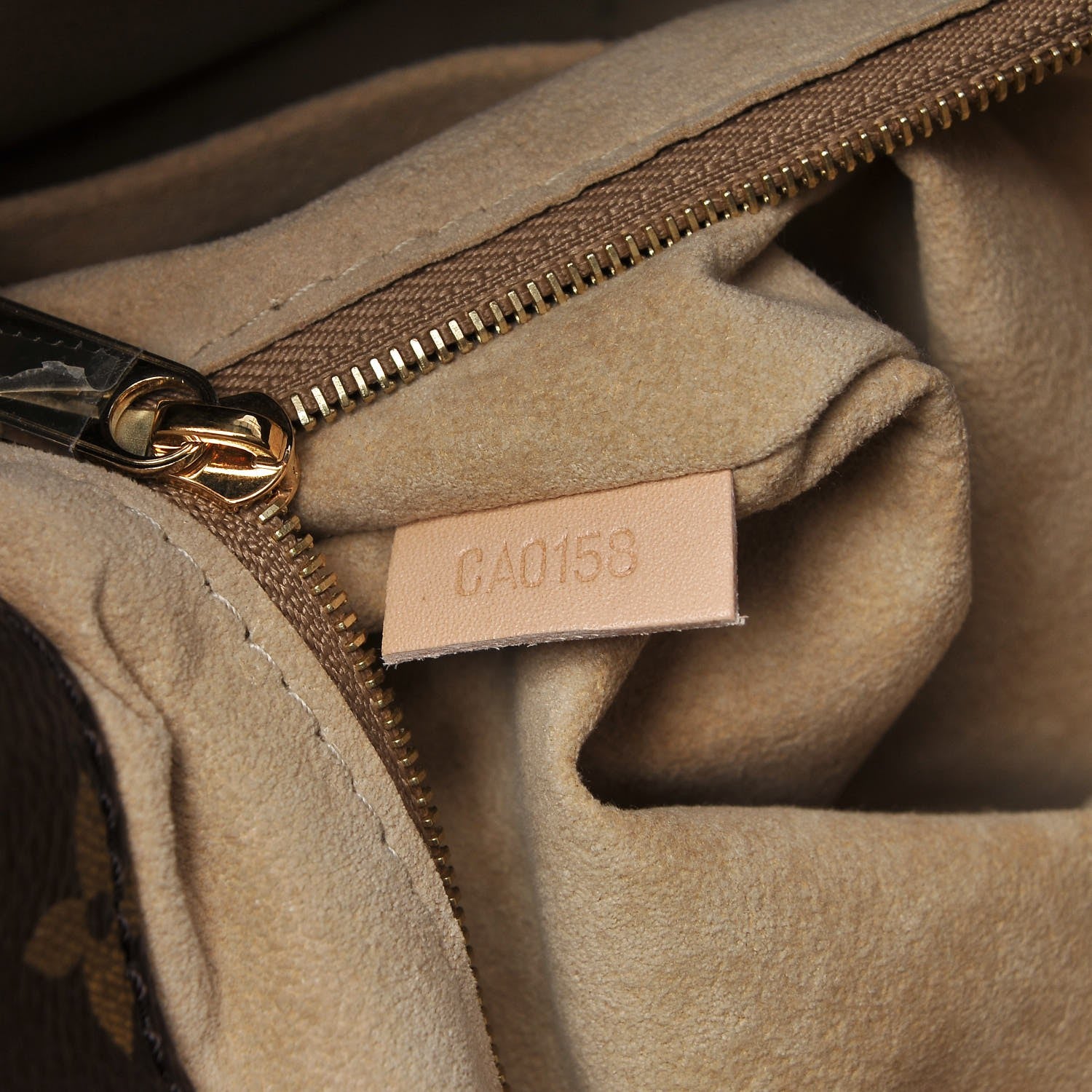 Louis Vuitton Monogram Artsy MM 7 of 7