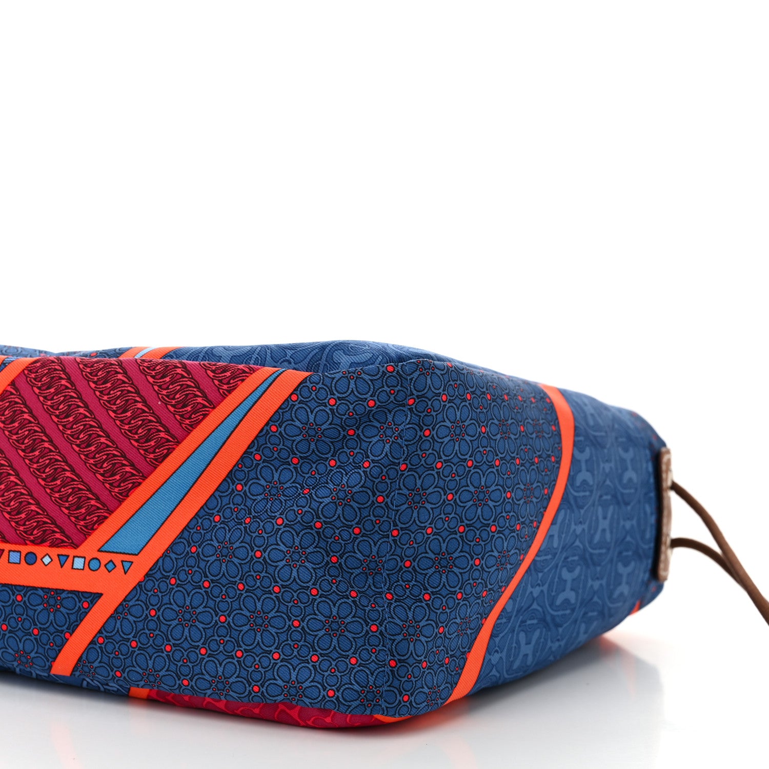 Hermes Silk Carre en Cravates Fourbi 25 MM Pouch Bleu Saphir 10 of 11