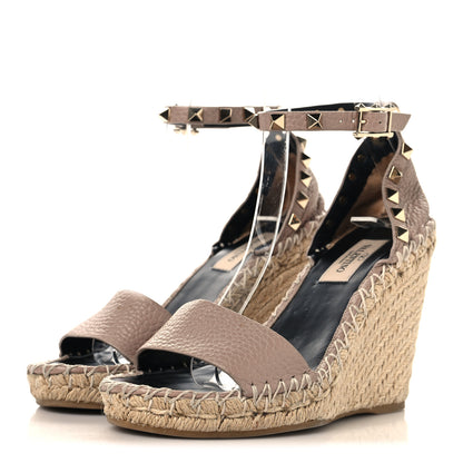 Valentino Garavani Grained Calfskin Rockstud Ankle Strap Espadrille 15/105mm Wedge Sandals 35 Poudre Natural 4 of 9