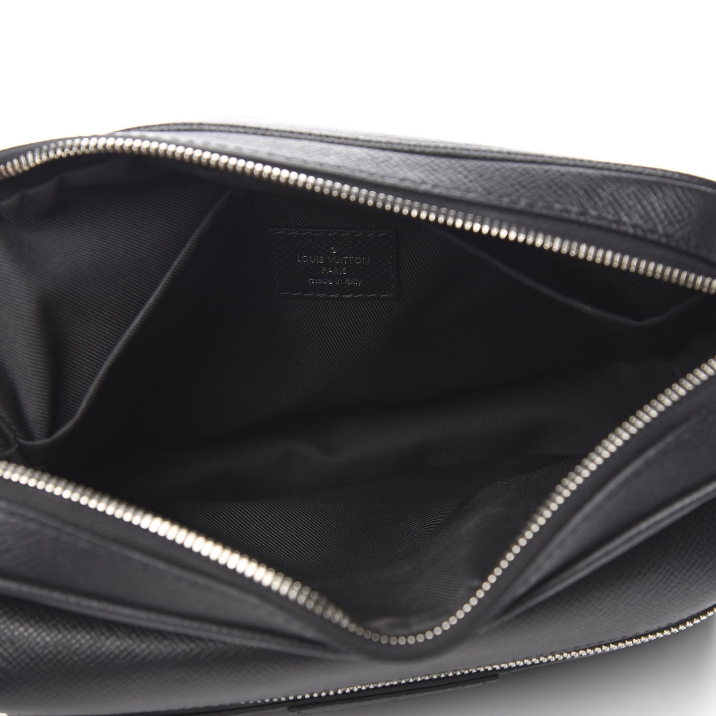 Taiga Monogram Eclipse Outdoor Messenger Black