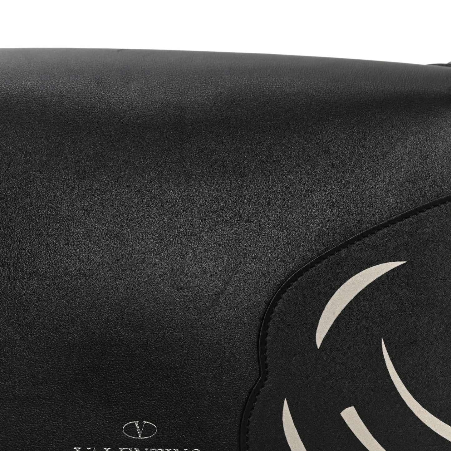 Calfskin Panther Medium Guitar Strap Rockstud Rolling Flap Saddle Bag Black