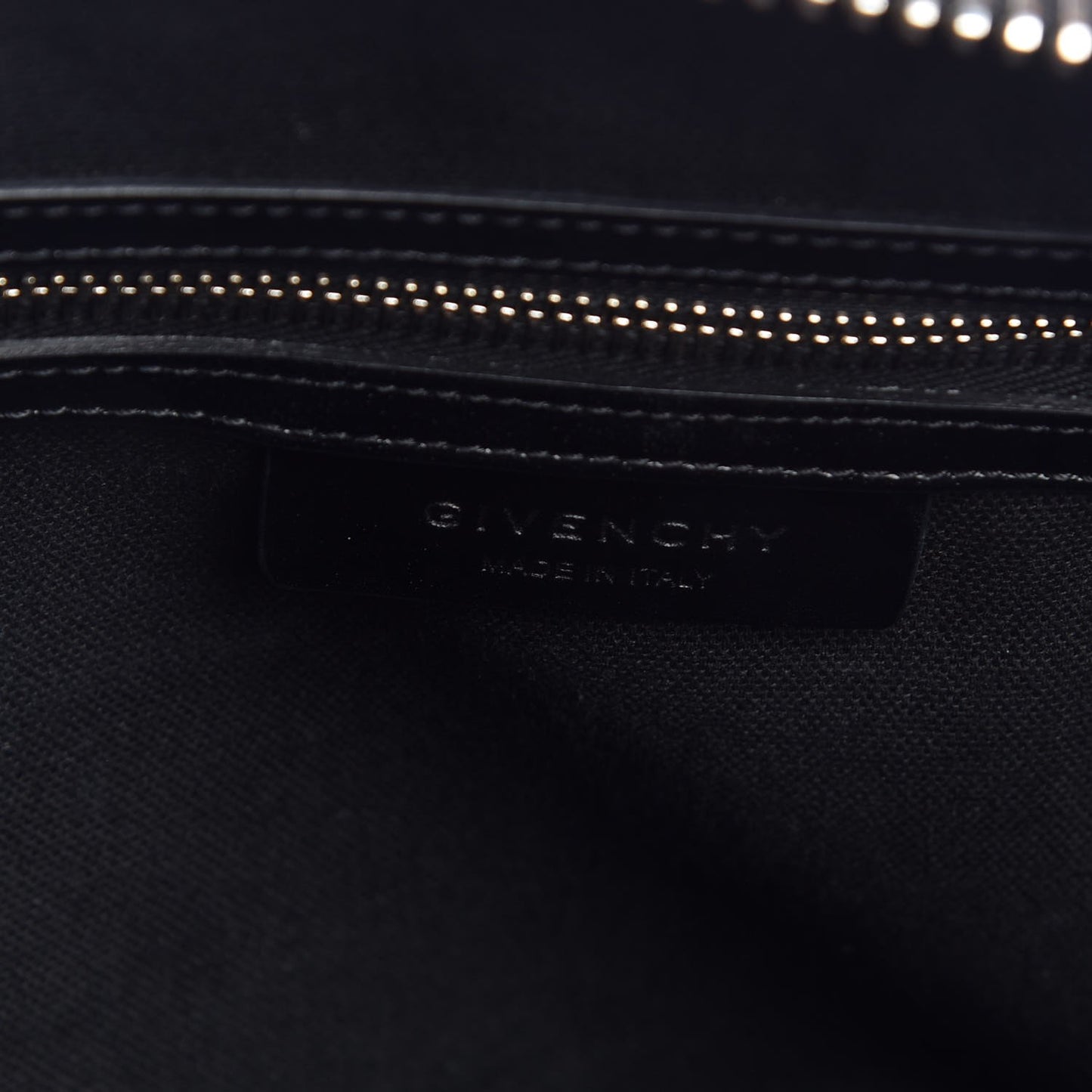 Shiny Lord Calfskin Medium Antigona Black