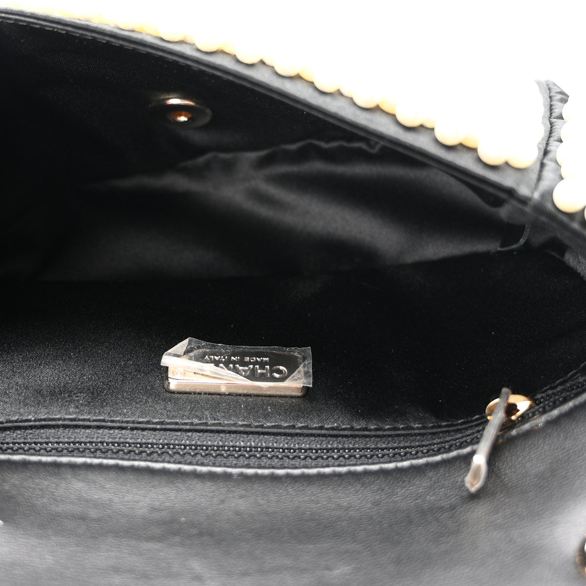 Satin Lambskin Pearl On Flap Black