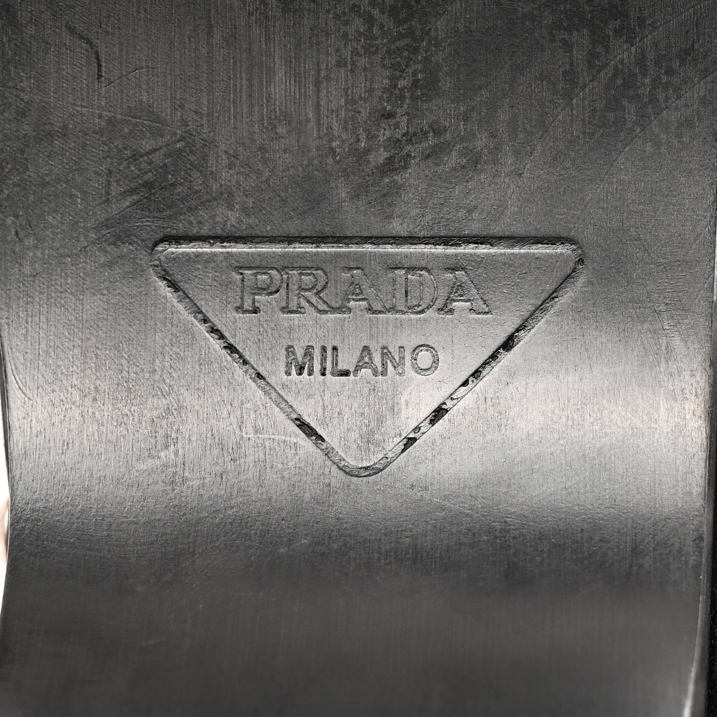 Natural Calfskin Metal Triangle Logo 45mm Clogs Black