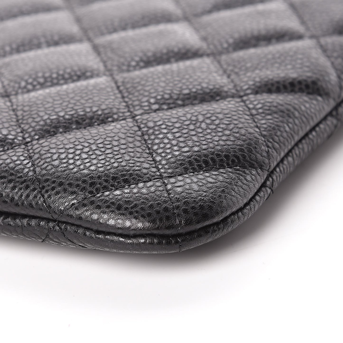 Caviar Quilted Medium Cosmetic Case Black