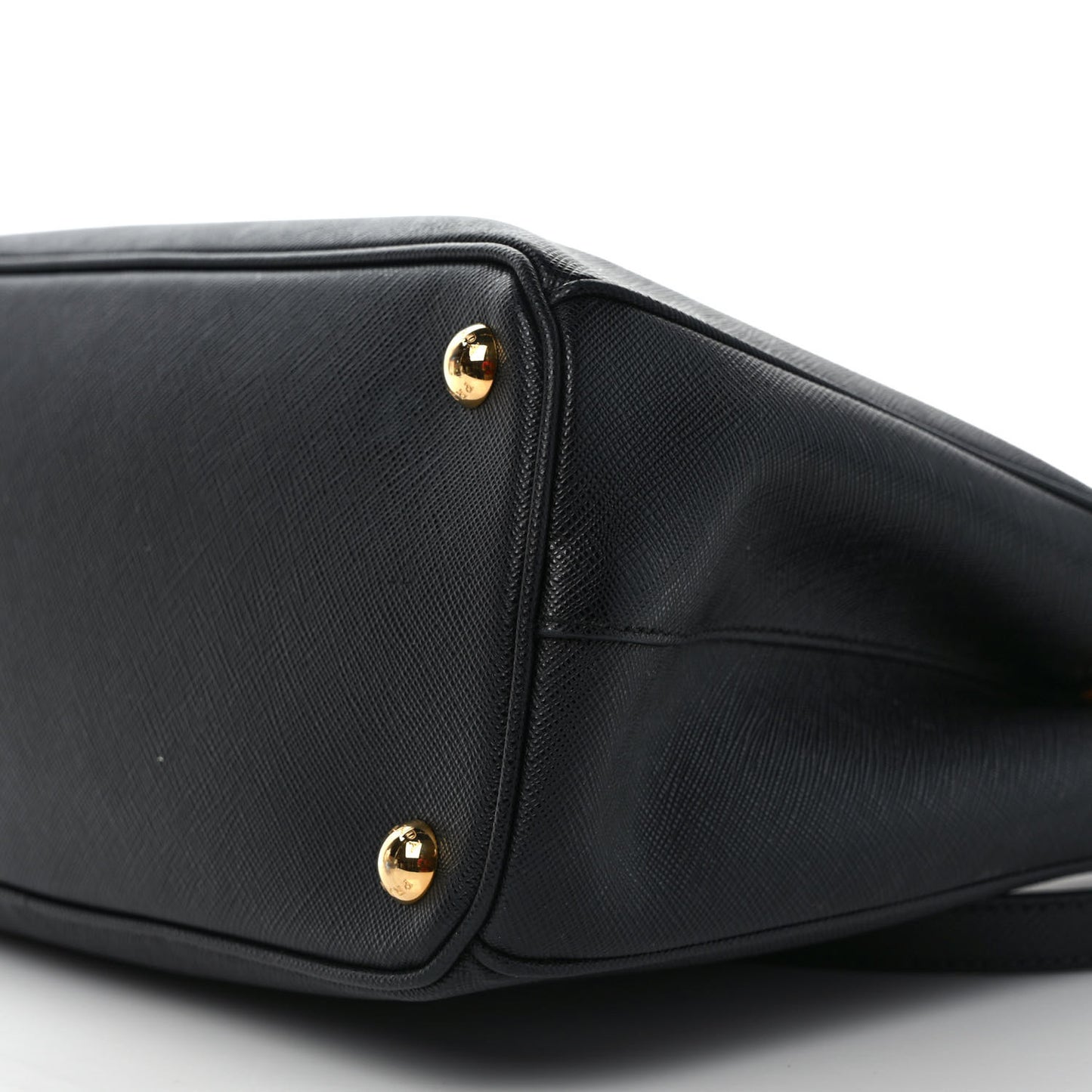 Saffiano Medium Galleria Double Zip Tote Black