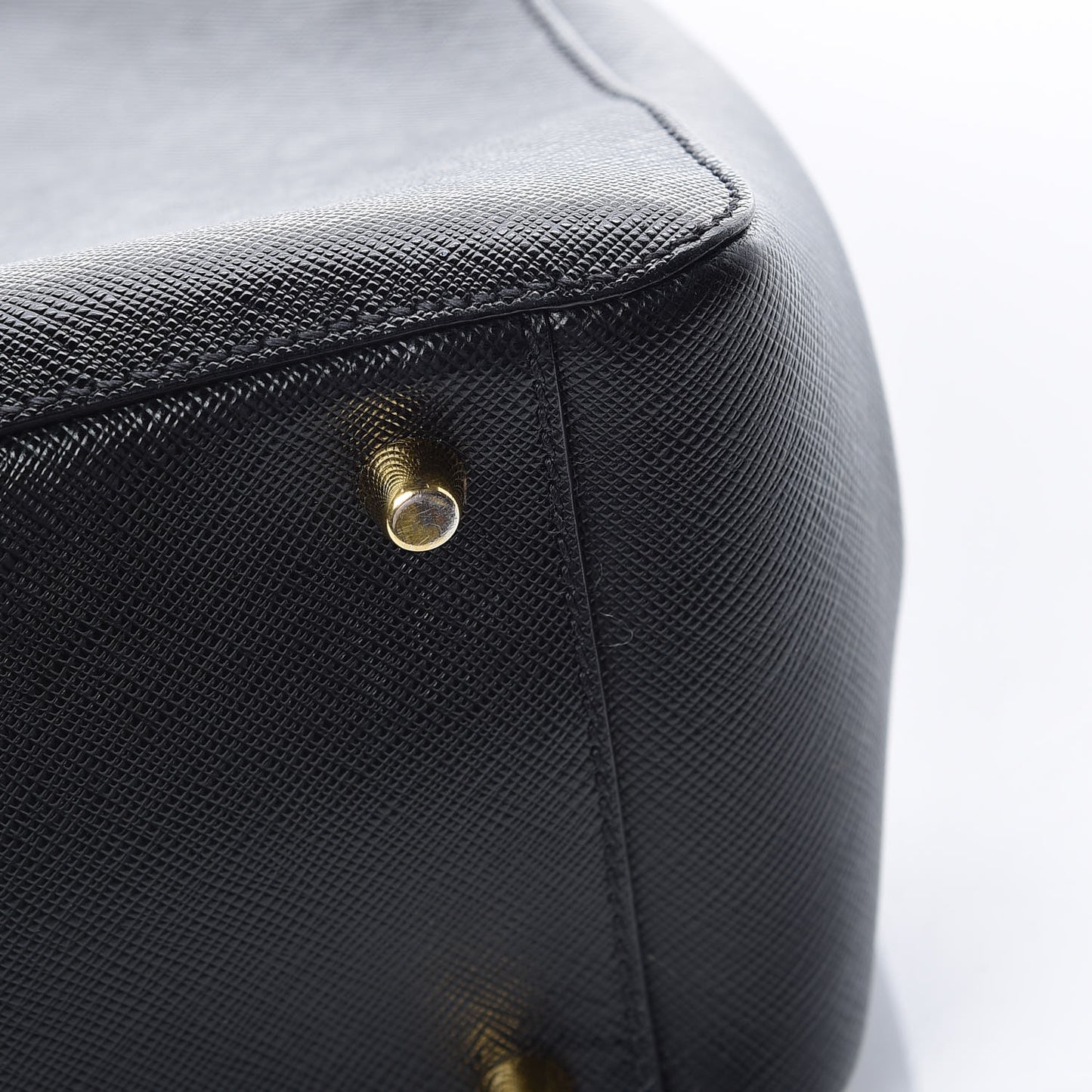 Saffiano Medium Galleria Double Zip Tote Black