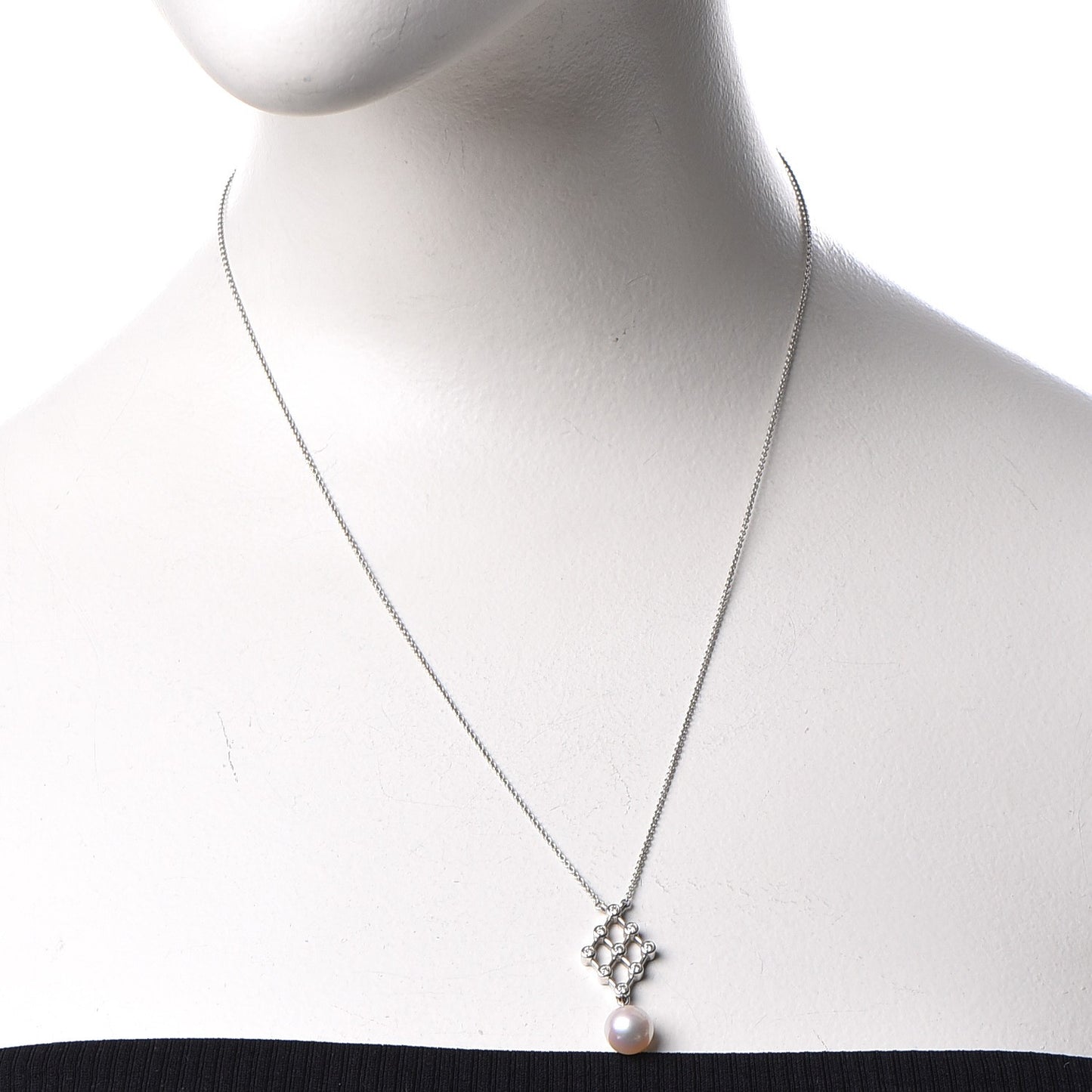 18K White Gold Diamond 8mm Akoya Pearl Pendant Necklace