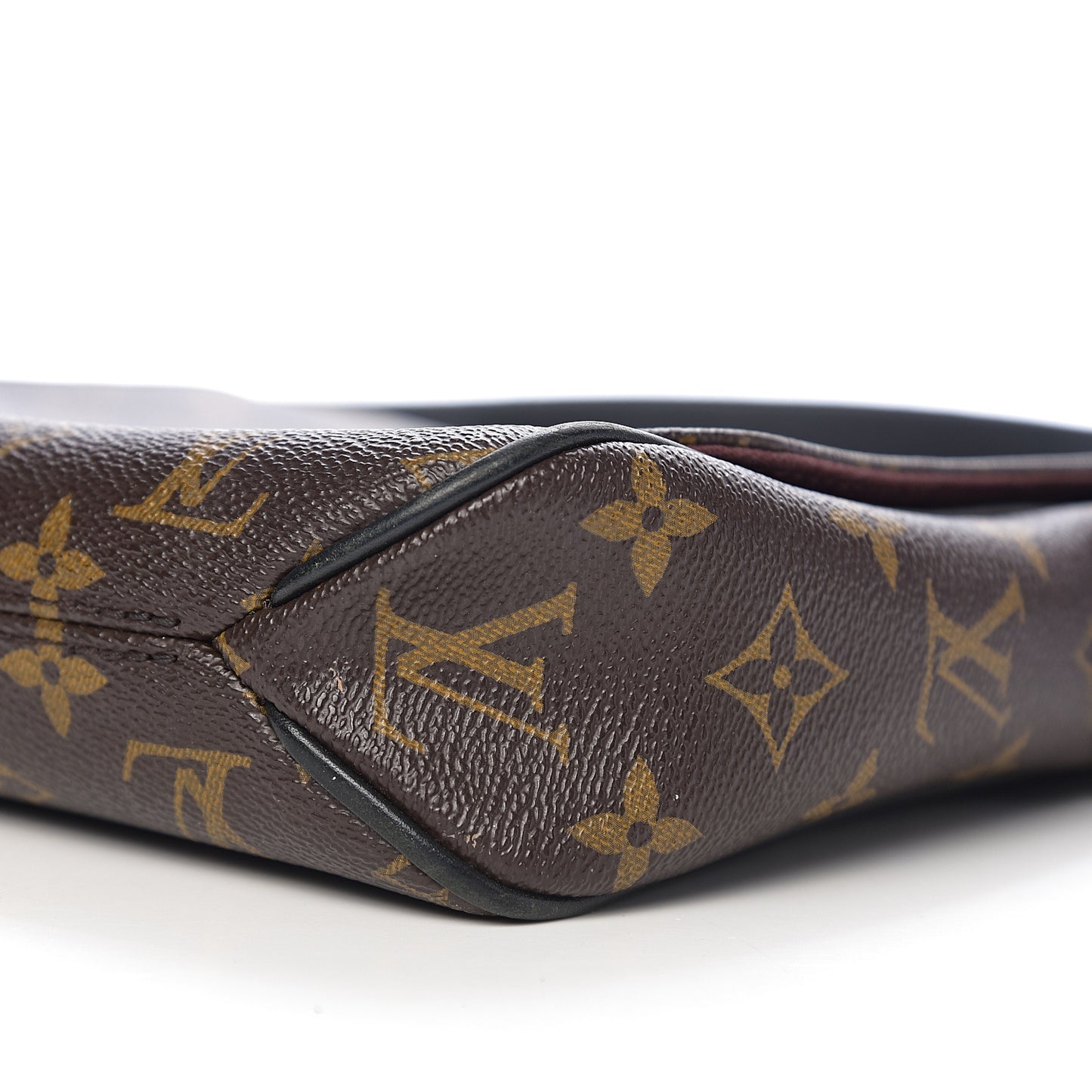 Monogram Macassar District PM