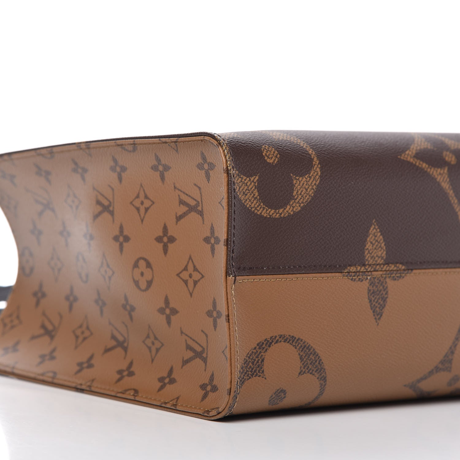 Louis Vuitton Reverse Monogram Giant Onthego MM 6 of 8