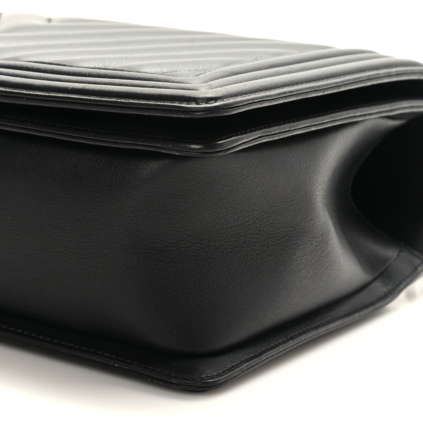 Lambskin Chevron Quilted New Medium Boy Flap Black