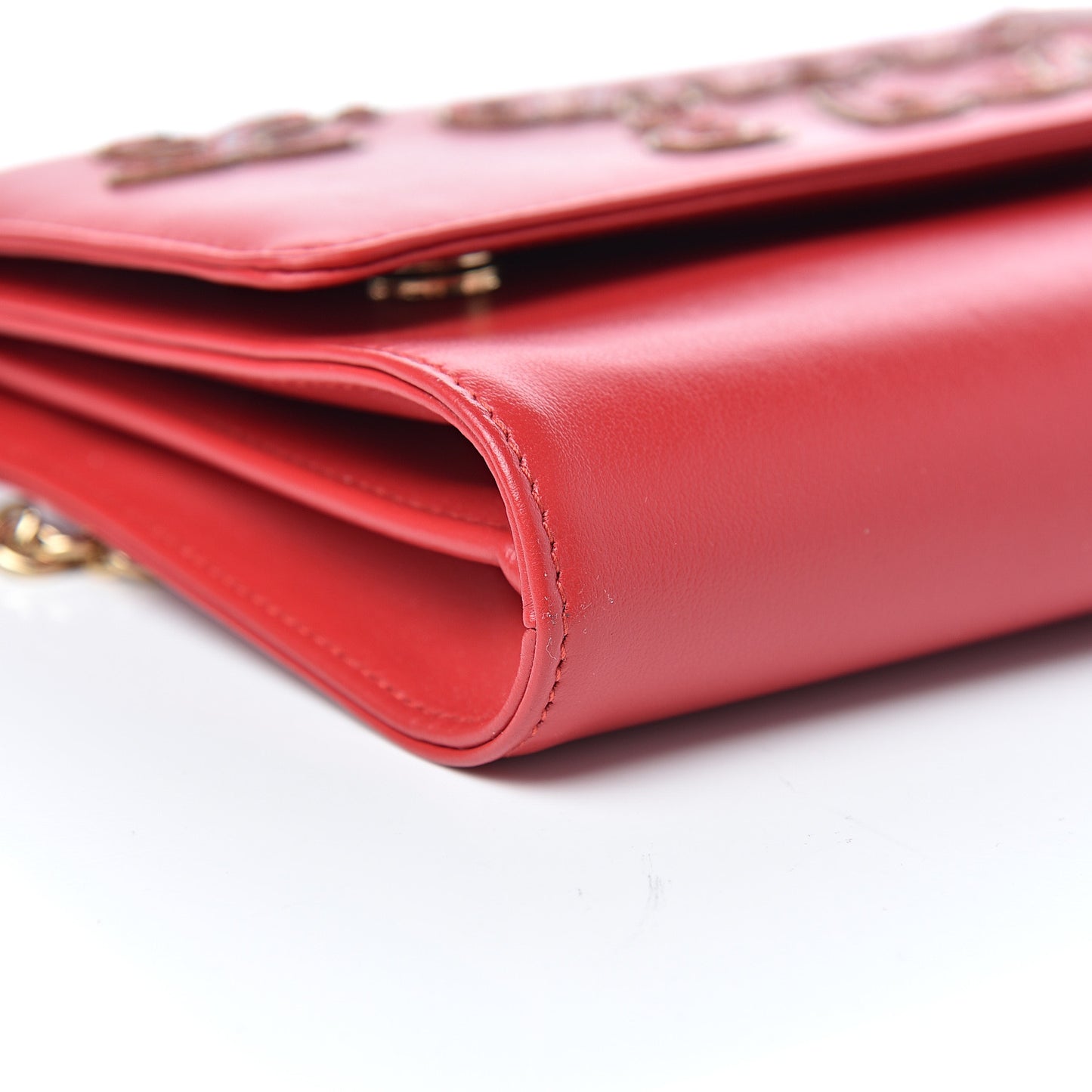 Vitello Embellished L'amore Wallet On Chain Rosso