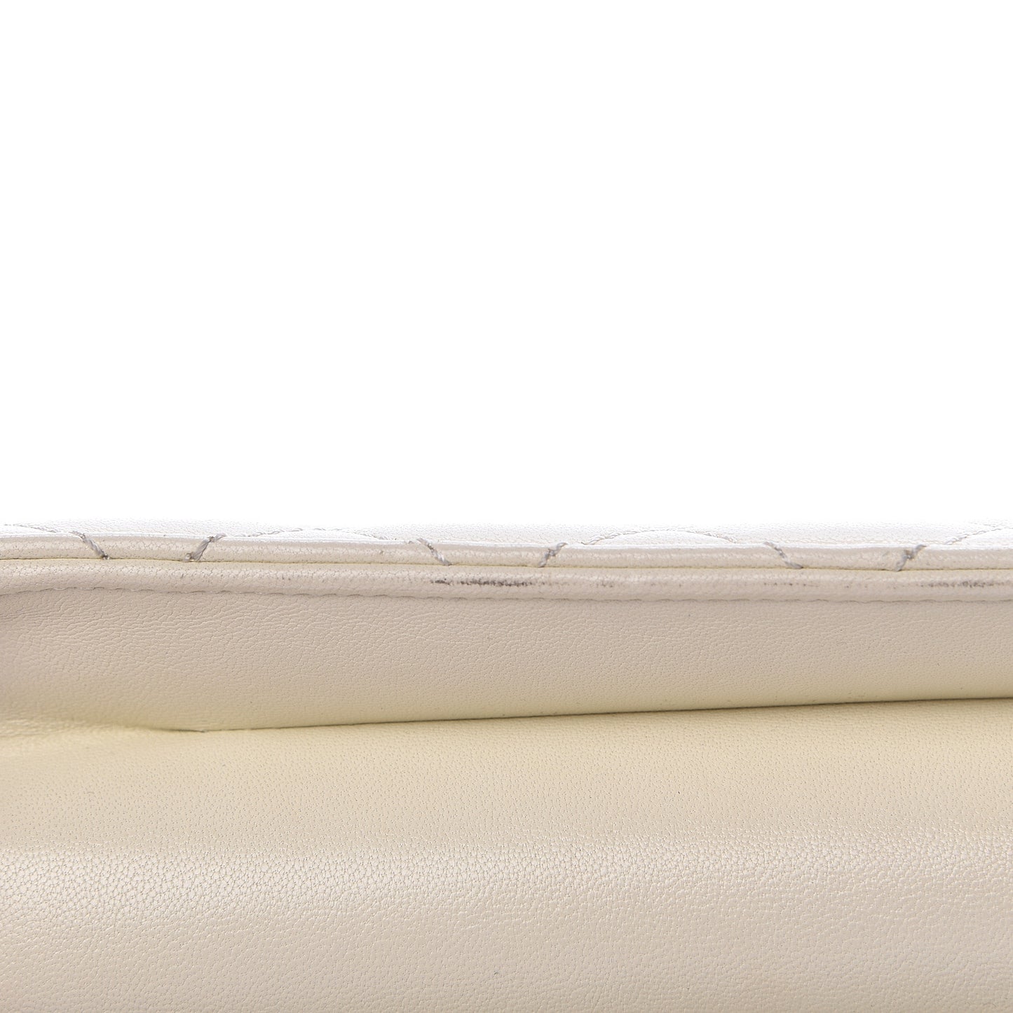 Sheepskin Quilted Beauty Lock Flap White