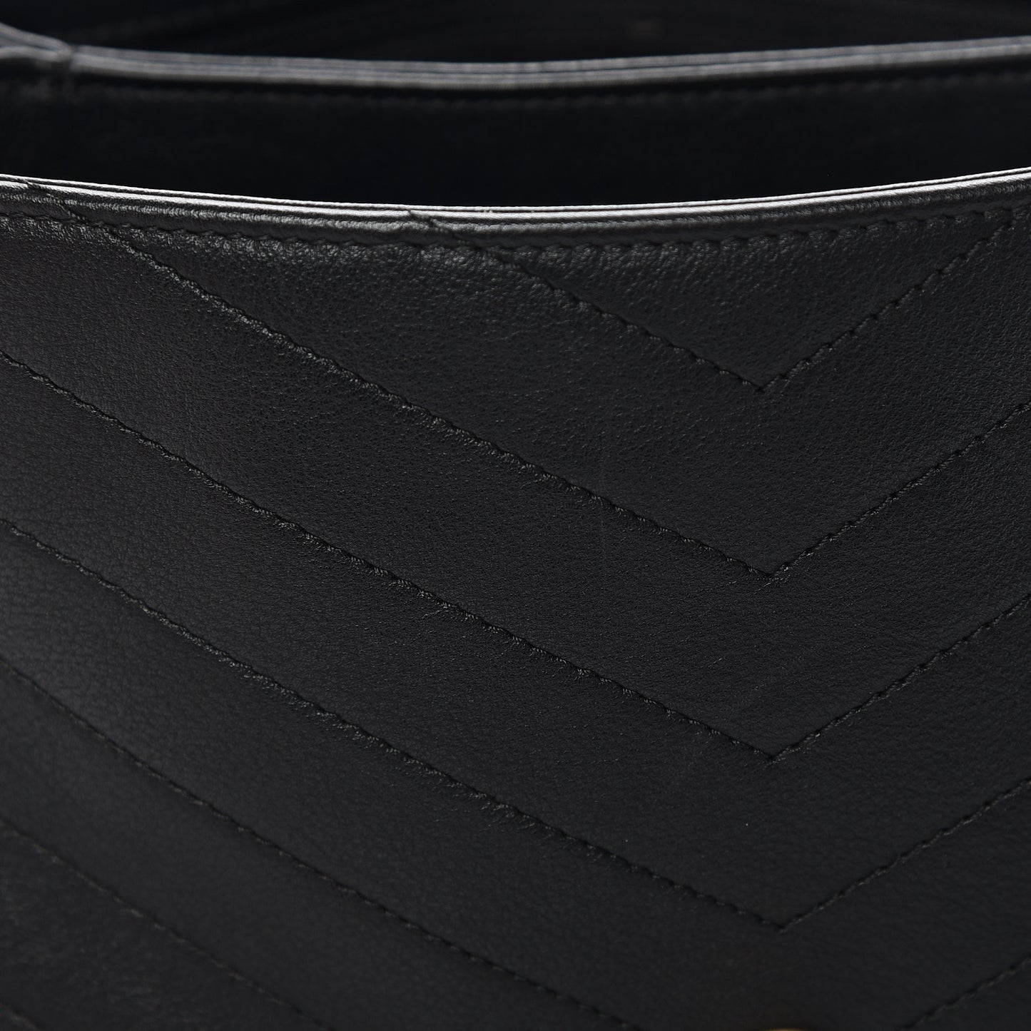 Grained Calfskin Elaphe Stitched Medium Chevron Chic Top Handle Flap Black