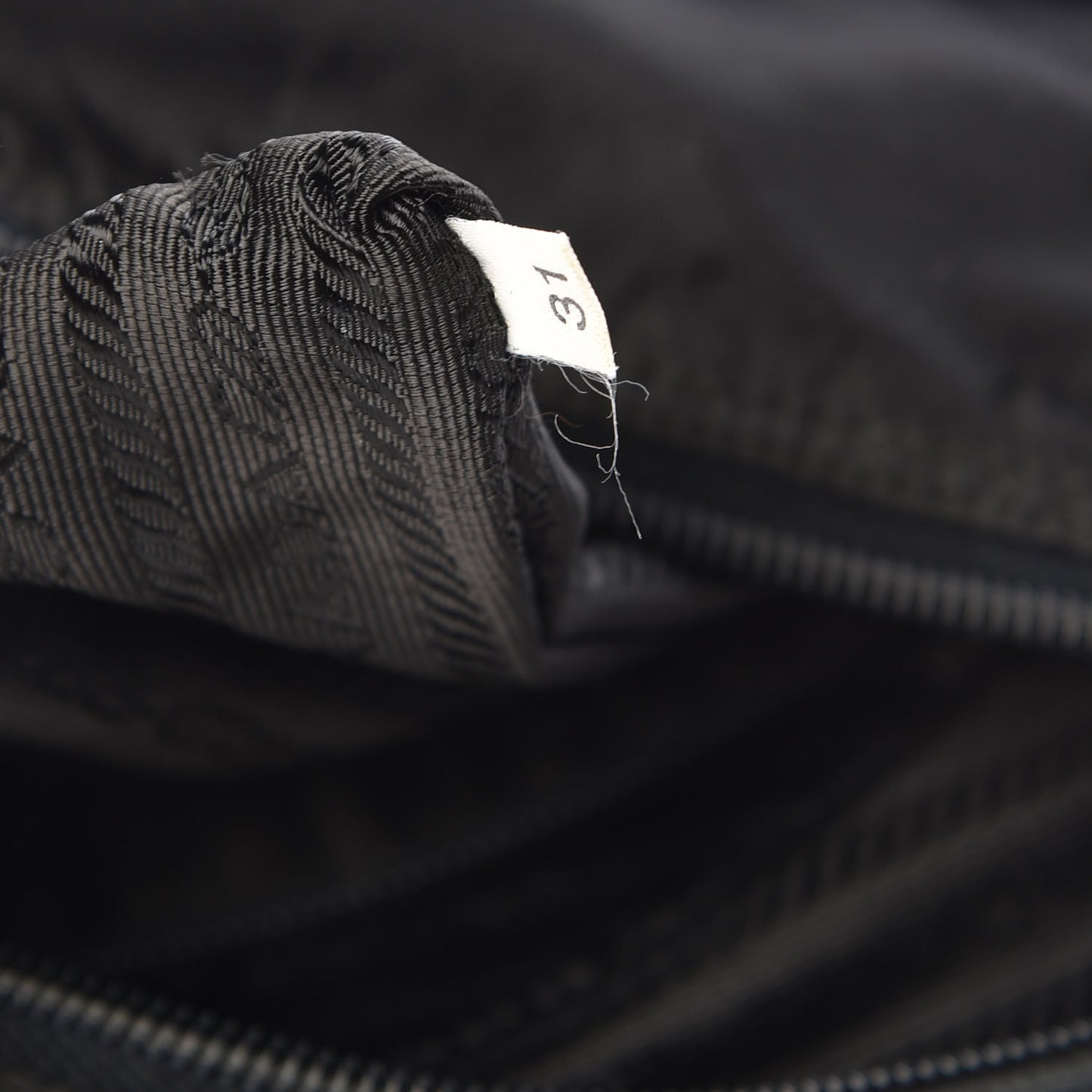 Nylon Vela Messenger Bag Black
