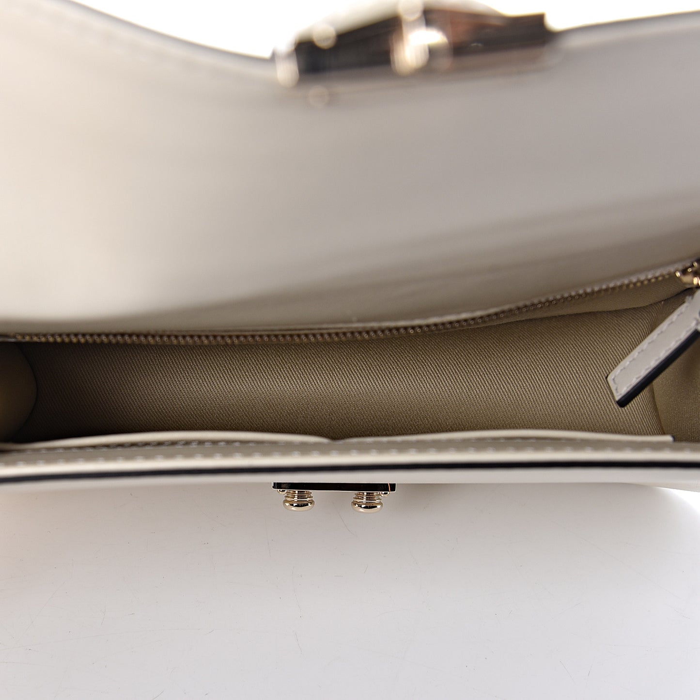 Vitello Medium Glam Lock Rockstud Flap Light Ivory