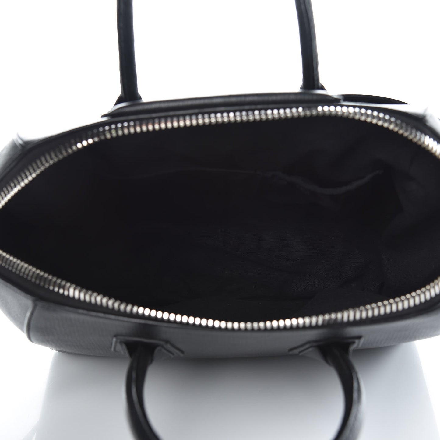 Sugar Goatskin Medium Antigona Black