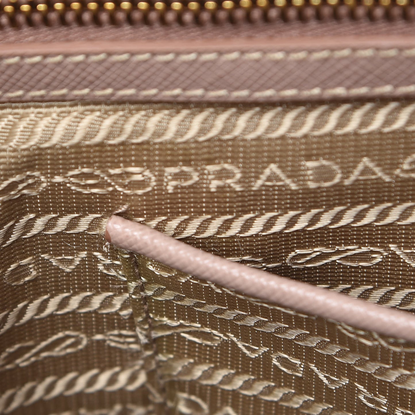 Saffiano Medium Galleria Double Zip Tote Cammeo