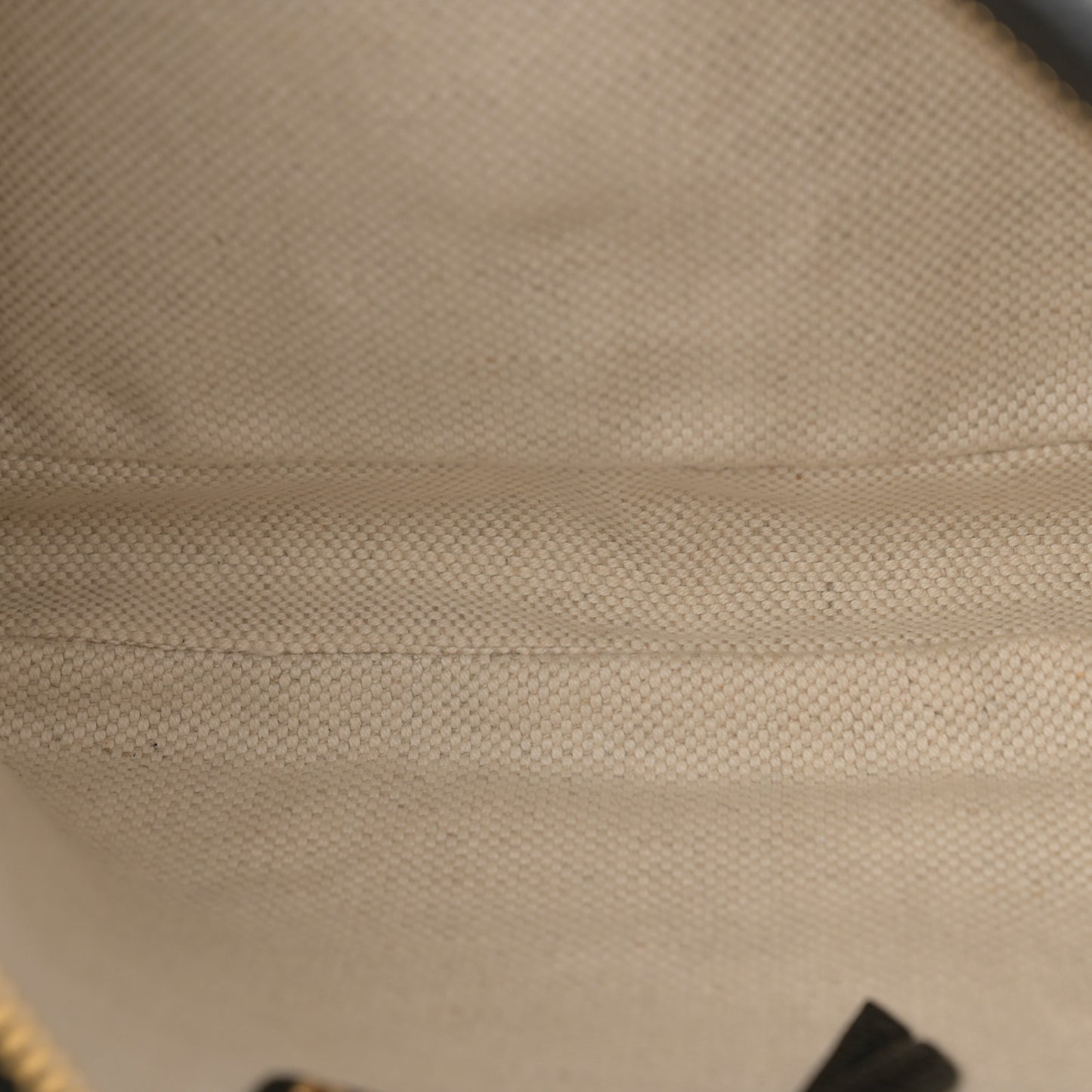 Vitello Daino Shoulder Bag Black