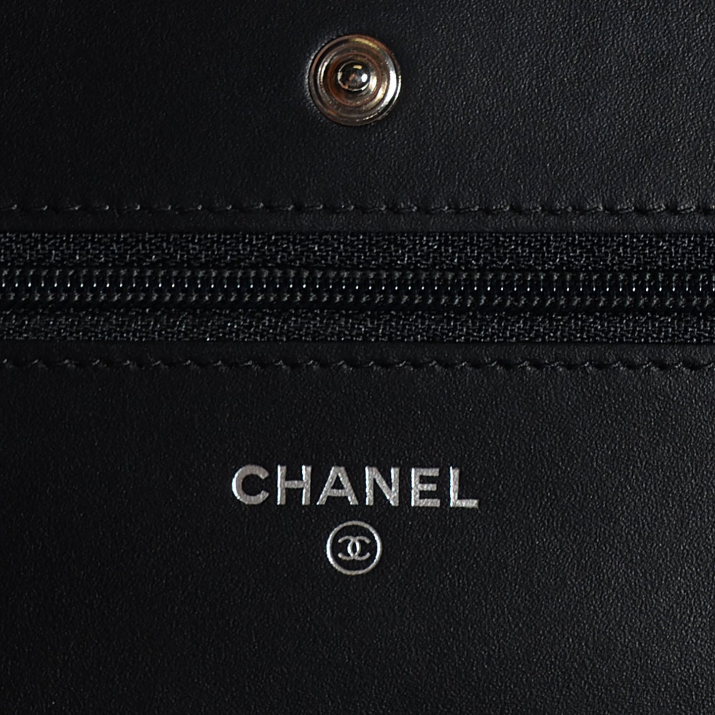 Patent Quilted Wallet On Chain WOC Black