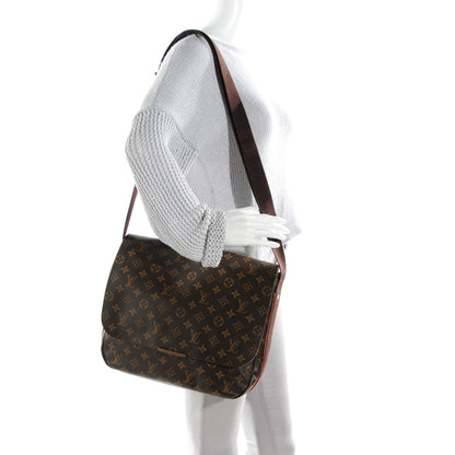 Louis Vuitton Monogram Beaubourg MM Messenger Bag 2 of 7