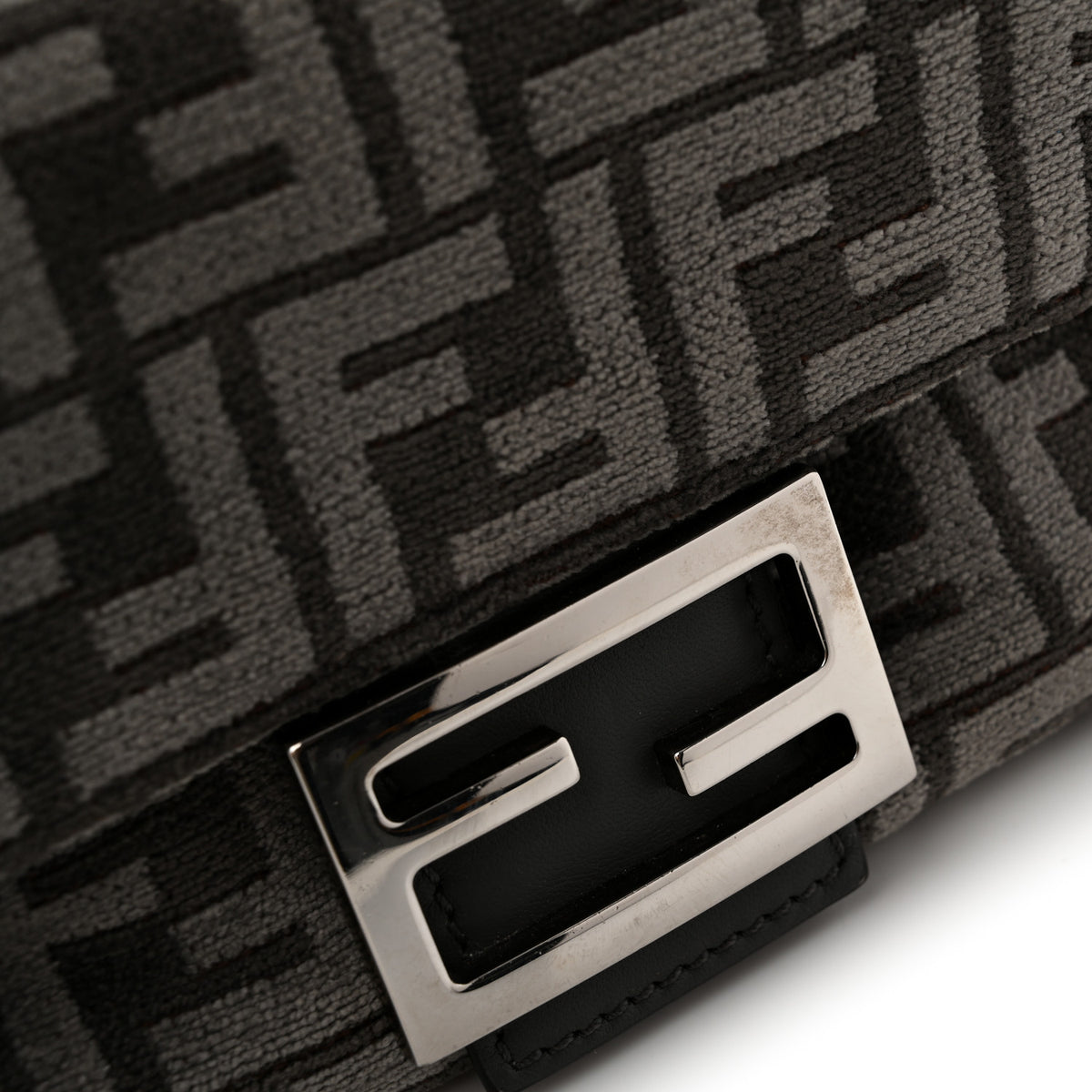 Chenille Vitello Seta FF Midi Chain Baguette Tortora