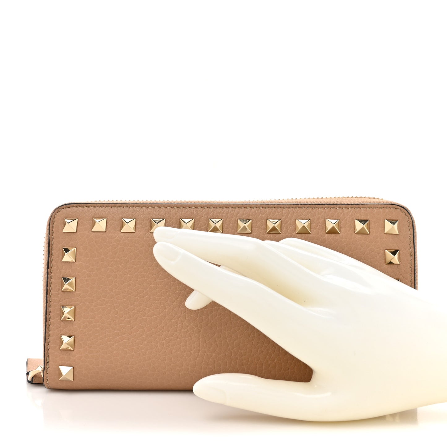 Pebbled Calfskin Rockstud Zip Around Wallet Cammello