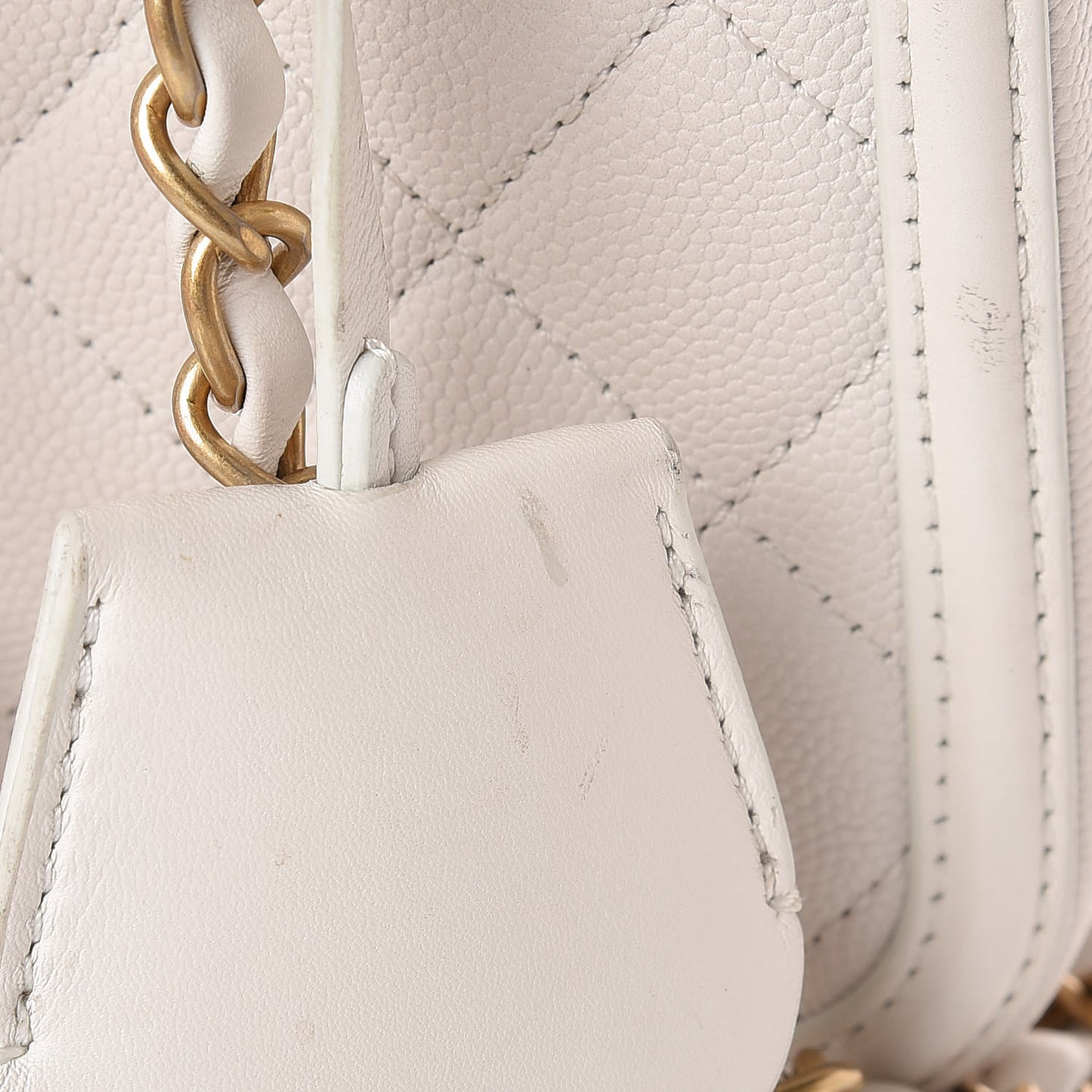 Caviar Quilted Medium CC Filigree Vanity Case White