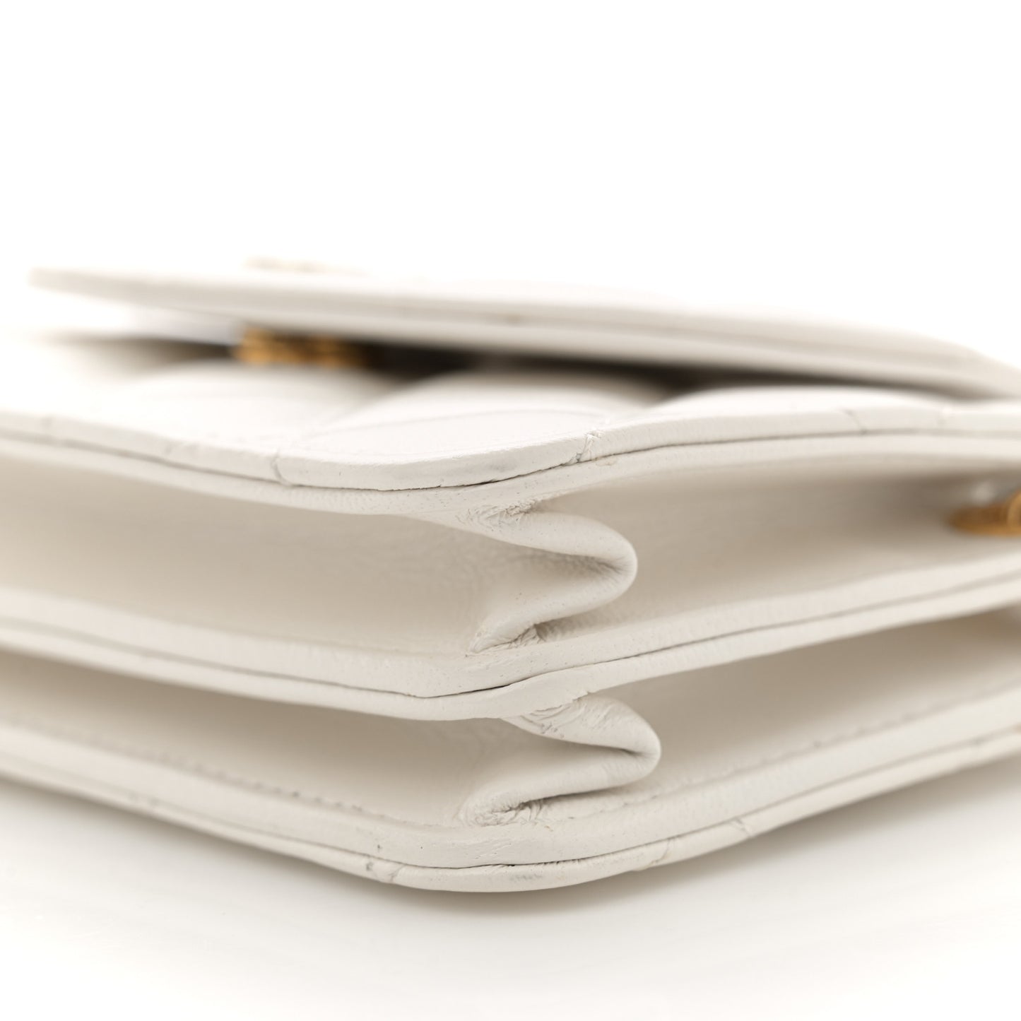 Quilted Flap With Chain White