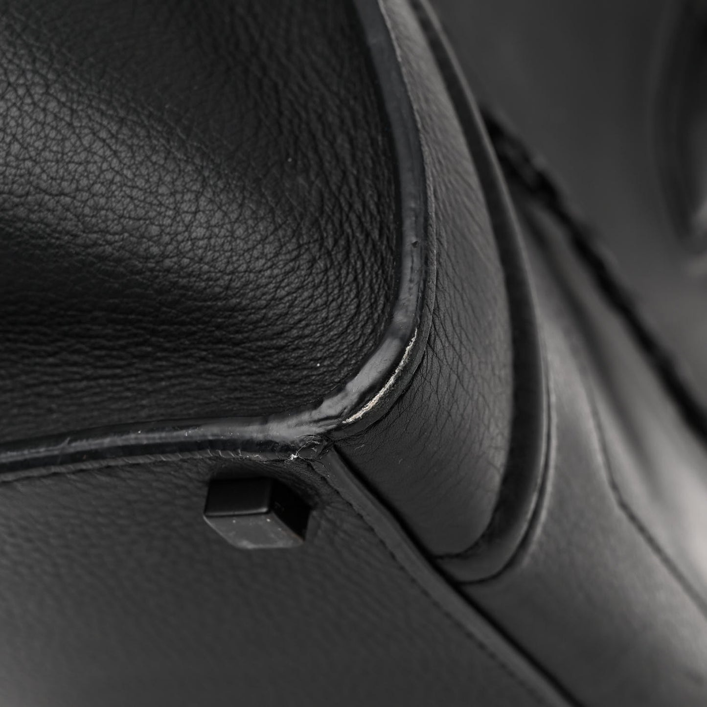 Supple Calfskin Medium Phantom Luggage Black
