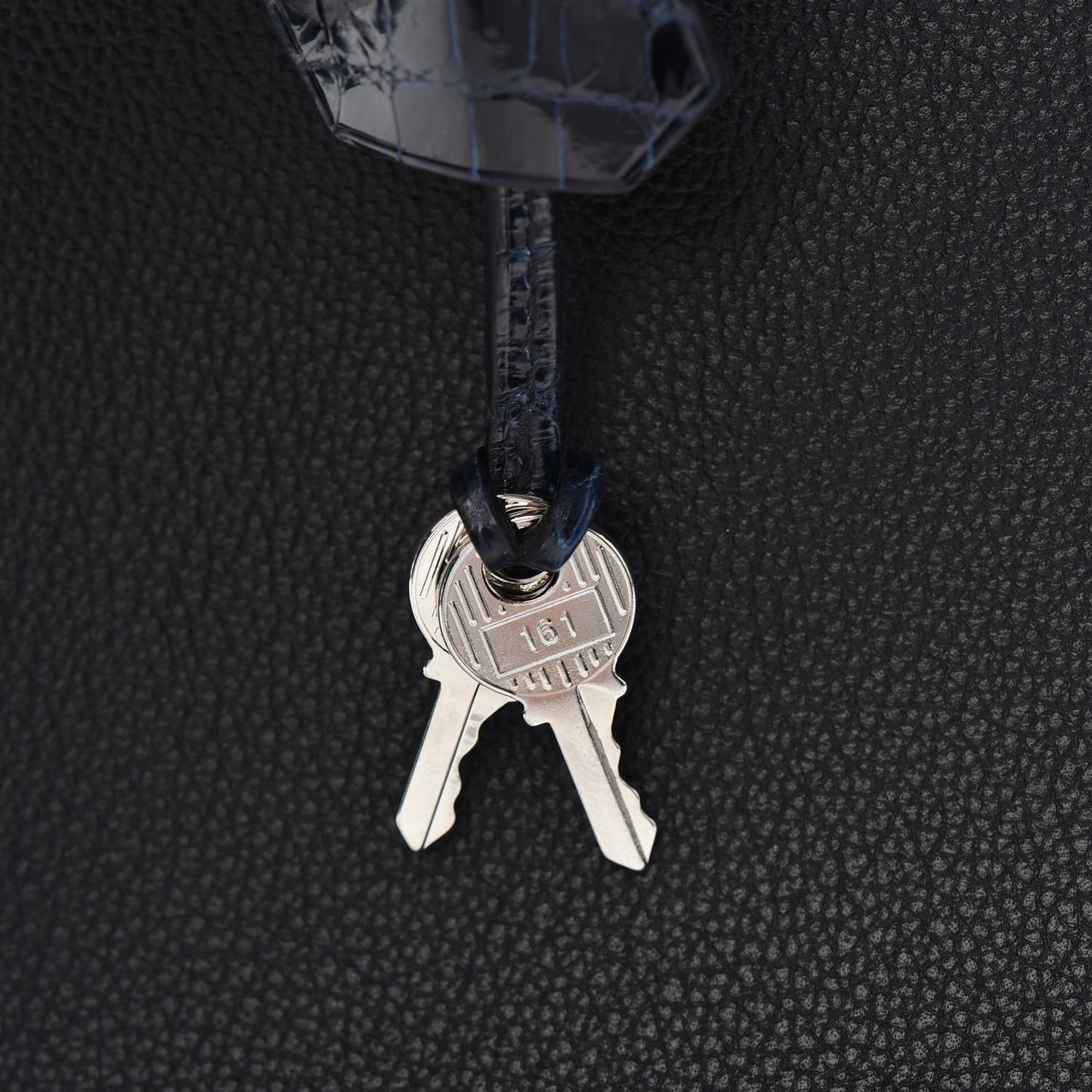 Taurillon Novillo Shiny Niloticus Crocodile Birkin Touch 30 Black Bleu Marine