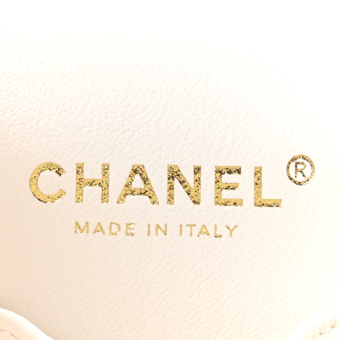 Caviar Quilted Small Top Handle Vanity Case With Chain White