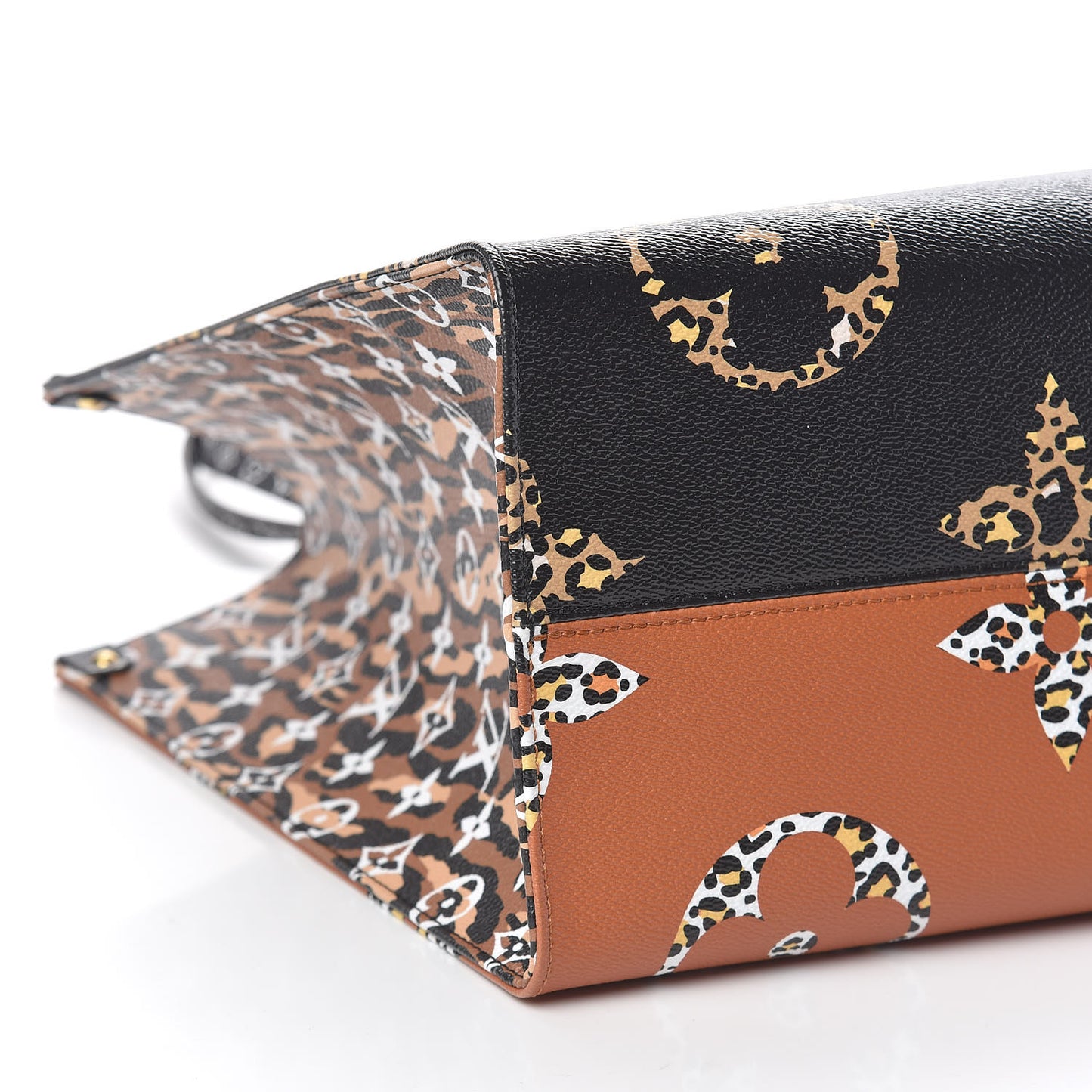 Monogram Giant Jungle Onthego GM Black