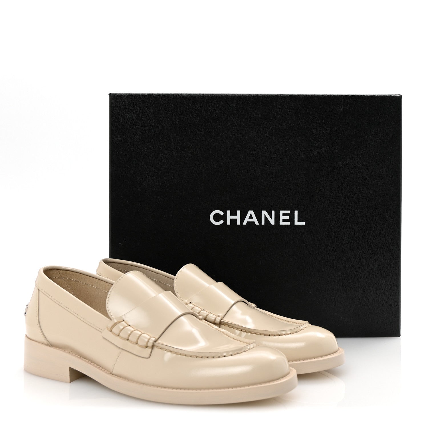 CHANEL ベージュ ローファー 36 Chanel Shiny Calfskin Logo Loafers 38.5 Light Beige 1750150