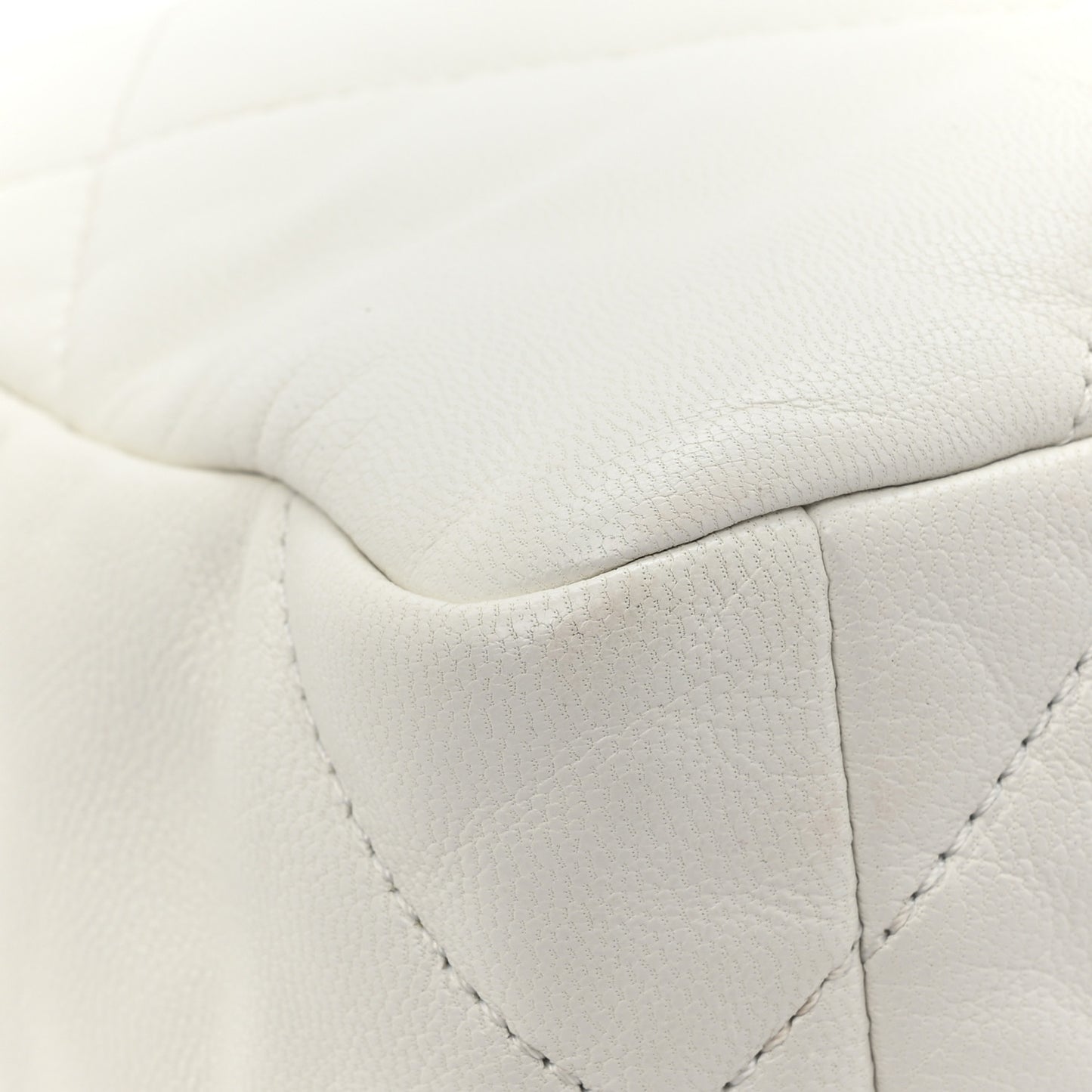 Lambskin Quilted Medium Chanel 19 Flap White