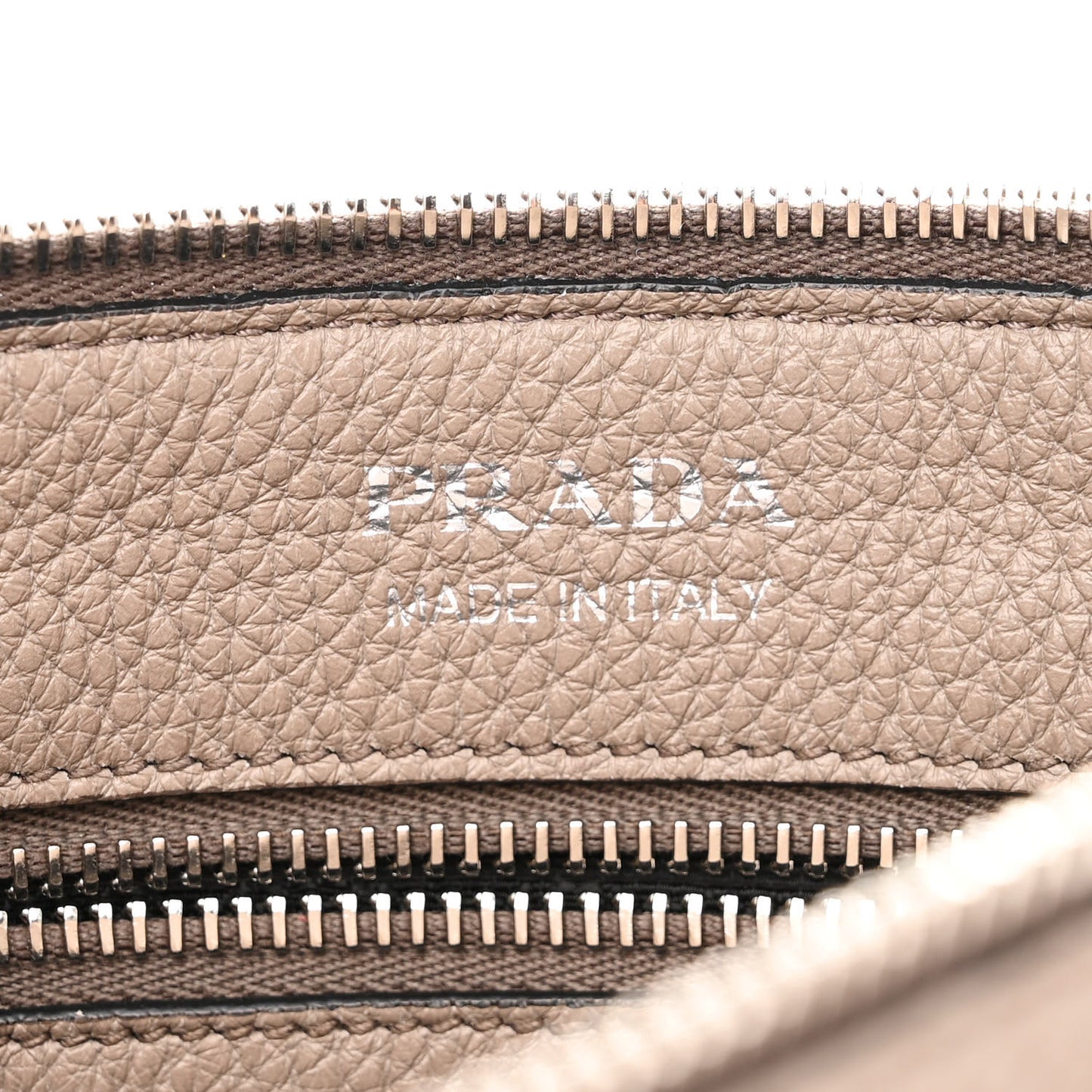 Vitello Daino Soft Zippered Shoulder Bag Argilla