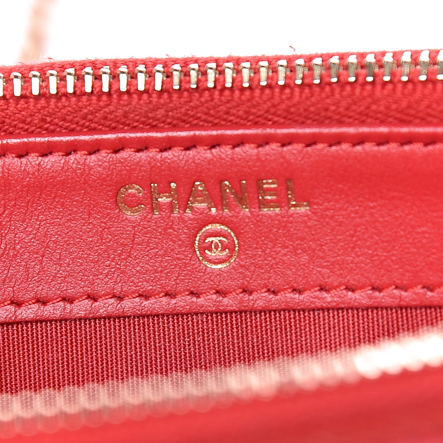 Caviar Quilted CC Filigree Clutch With Chain Red