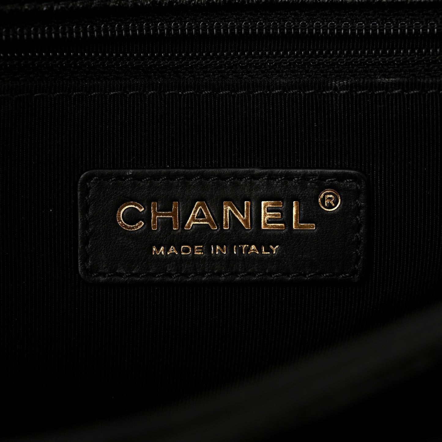 Caviar Quilted Round Messenger Flap Black