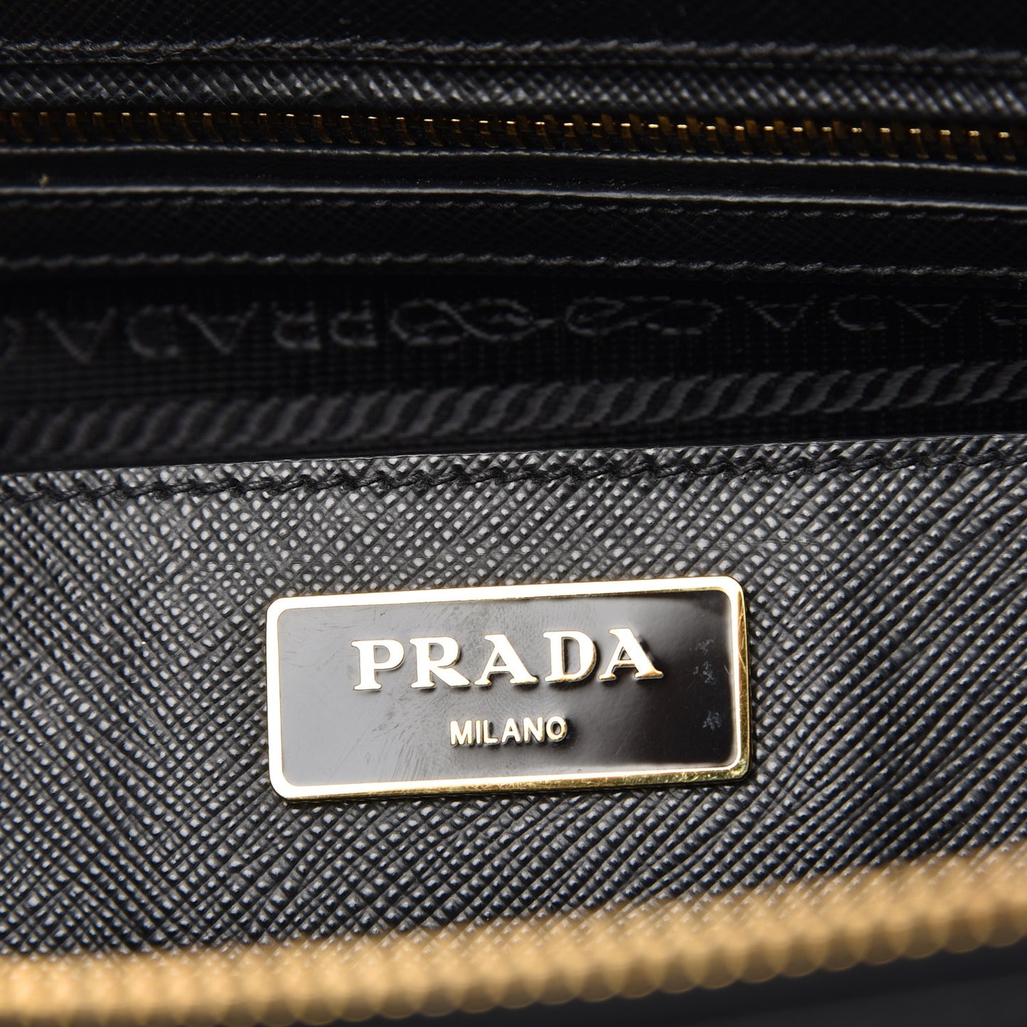 Saffiano Medium Galleria Double Zip Tote Black