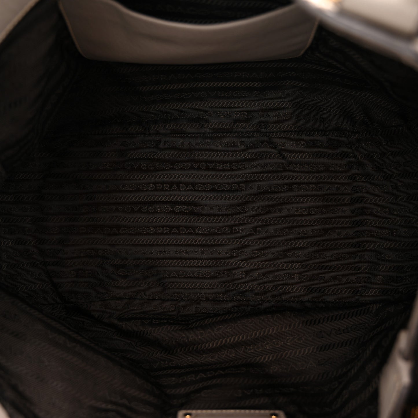 Vitello Daino Pushlock Tote Argilla