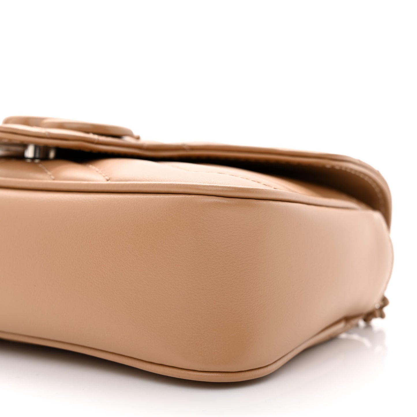Calfskin Matelasse Monochrome Super Mini GG Marmont Shoulder Bag Camelia