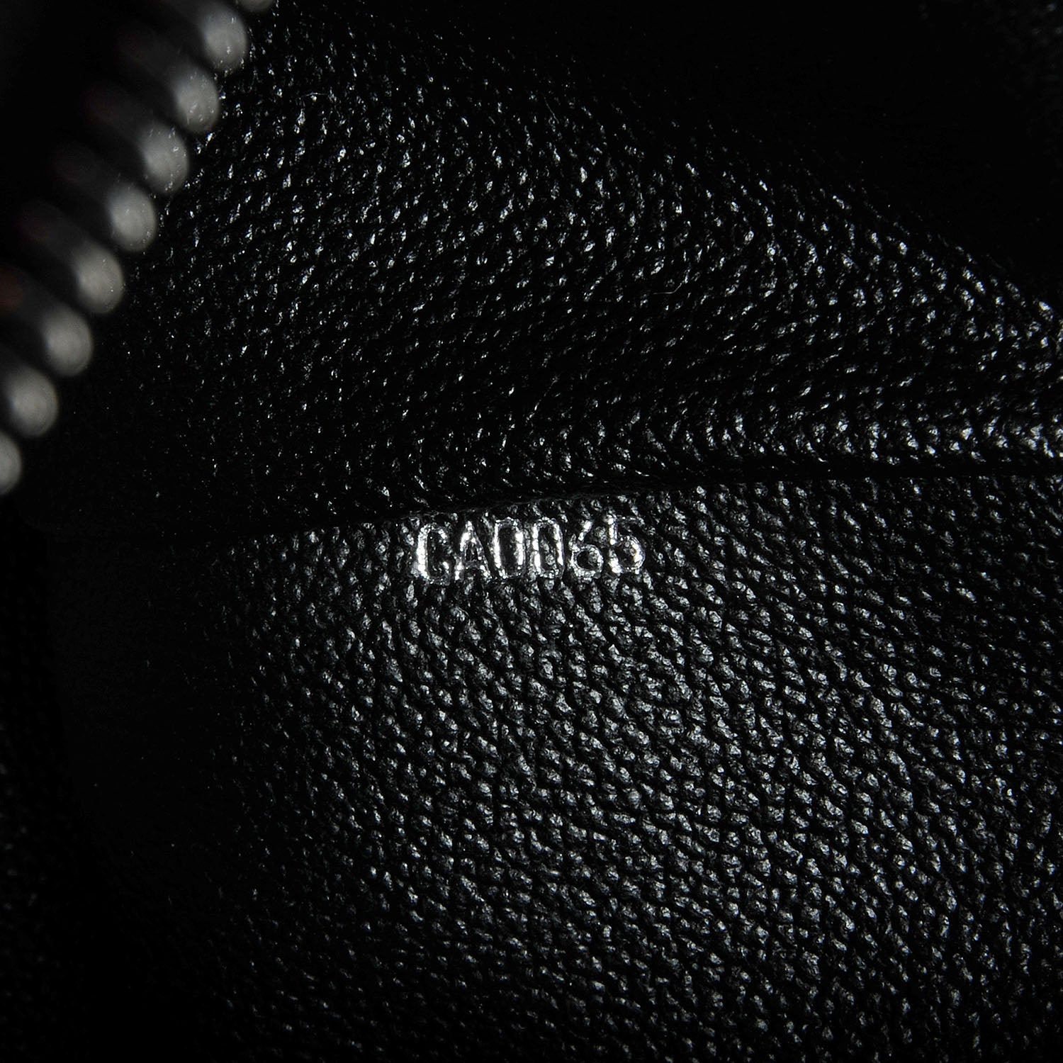 Louis Vuitton Taiga Trousse Toilette GM Ardoise 7 of 7