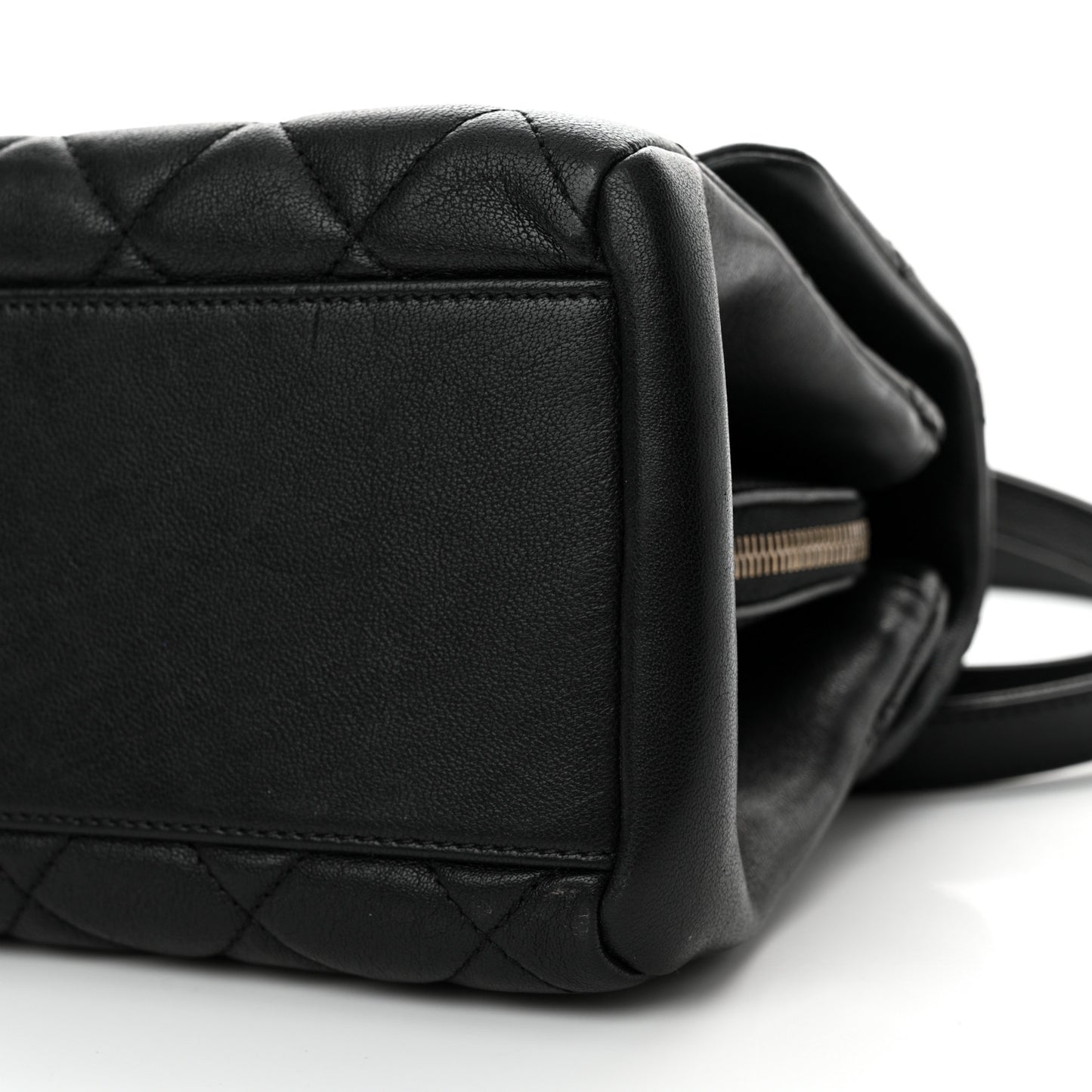 Shiny Sheepskin Quilted Small Trapezio Flap Black