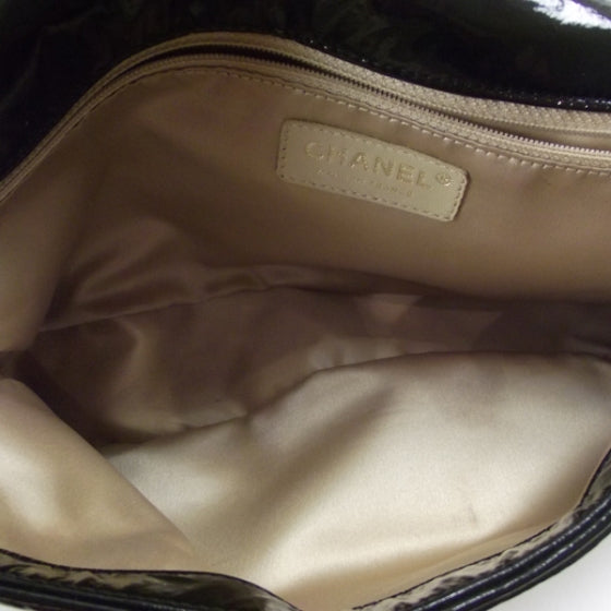 Vinyl Rock and Chain Medium Flap Black